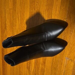 Black ankle heeled boots